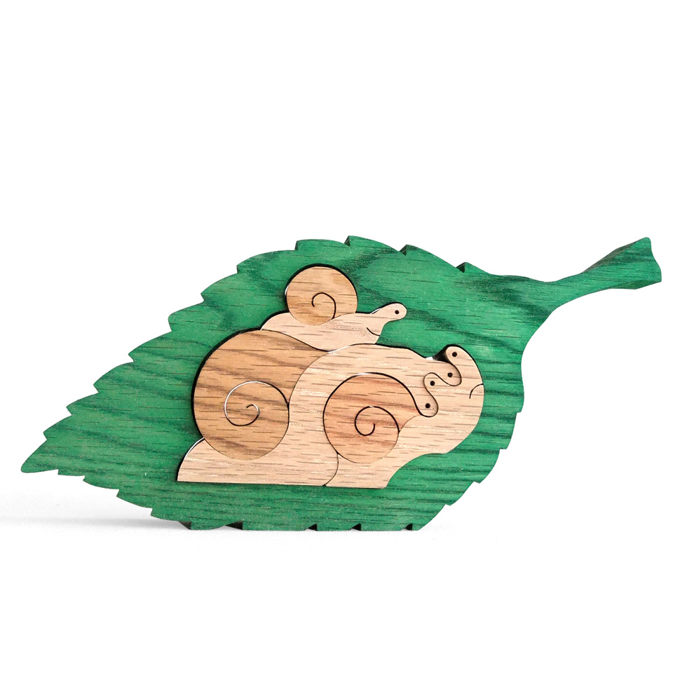 葉の上のでんでんむし・ナチュラル 木のおもちゃ杢・MOKU