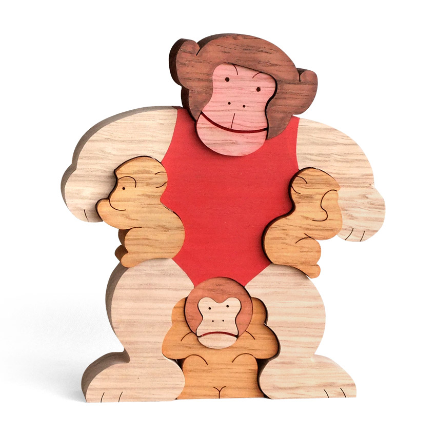 三猿を抱えるお母さん 木のおもちゃ杢・MOKU